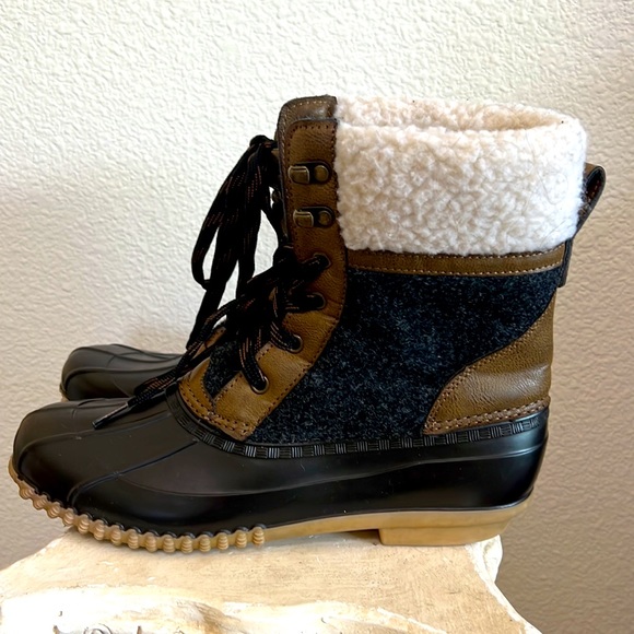 Maurices rain boots - Picture 3 of 9